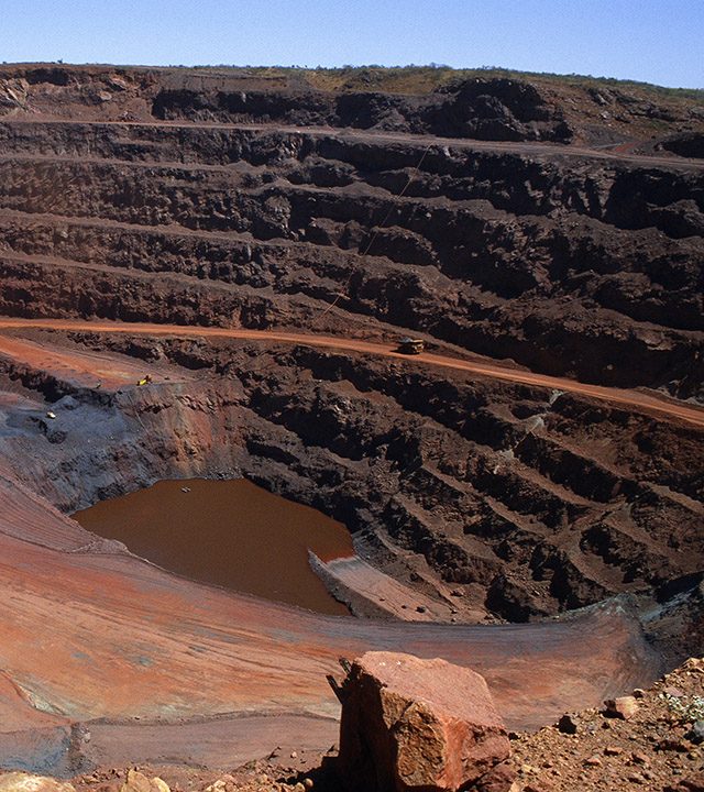 Open-Cut-Iron-Ore-Mine-640X720